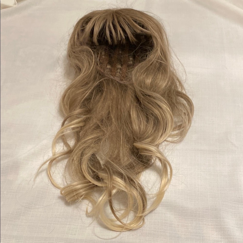 Women Synthetic Wigs Long Wavy Blond with Fluffy Air Bangs Light New Without Tag - Picture 10 of 11
